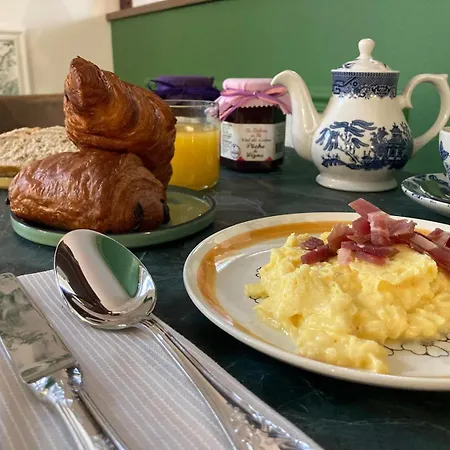 Le Relais Du Bellay فندق مونتري-بيلاي