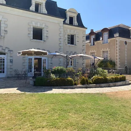 Le Relais Du Bellay فندق