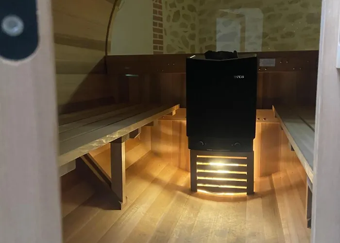 Le Relais Du Bellay Hotel 3*